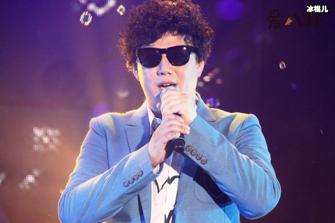 萧煌奇眼睛是怎么失明的? 萧煌奇眼睛是天生的?