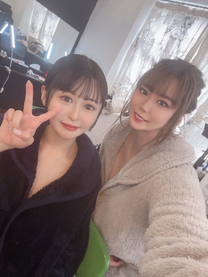 K罩杯正面对决!みなと羽琉(凑羽琉) vs. 神楽ももか(神乐桃果)!