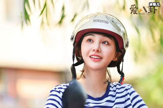 郑爽高价卖旧手机遭买家吐槽, 网友:你自己愿意买怪谁?