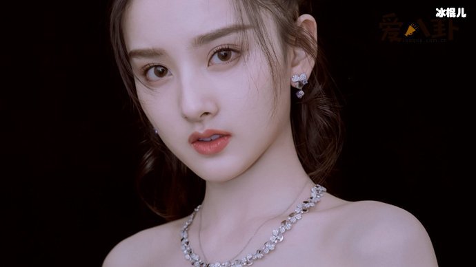 喜天已经放弃捧张天爱, 现在喜天一姐换成了她?