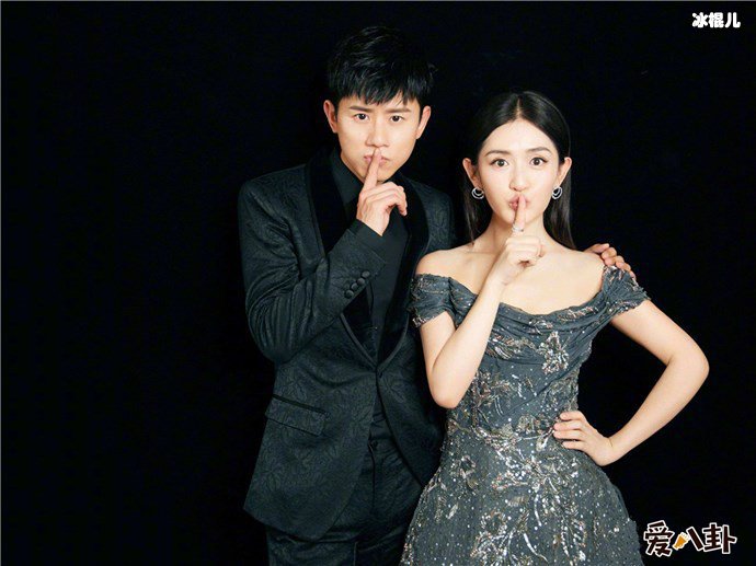 网传张杰根本不爱谢娜, 粉丝互撕二人却在两人街头热吻!