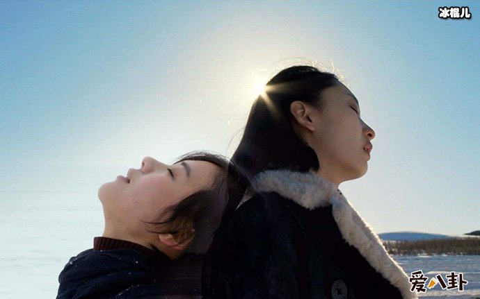 周冬雨为马思纯连发微博, 两人友情好到这种程度!