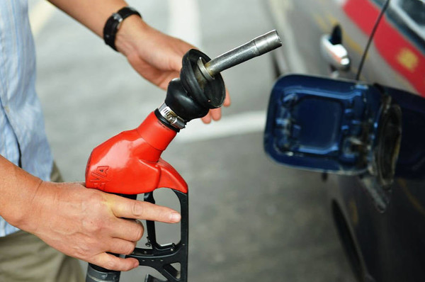 国内油价或今晚实现年内第九次降价 95或重返“7元时代” 国内油价或今晚实现年内第九次降价 95或重返“7元时代”