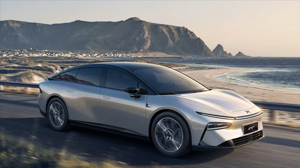 小鹏汽车 小鹏汽车发布会调侃iPhone 16充电慢:80%要花50分钟