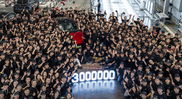 特斯拉上海工厂迎来第300万辆整车下线 特斯拉上海工厂迎来第300万辆整车下线 用时不到五年