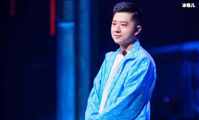 说唱歌手王以太来自哪个厂牌?家里是做什么的?