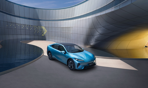 深蓝L07正式上市 定位科技智享中型轿车售15.19万元起 深蓝L07正式上市 定位科技智享中型轿车售15.19万元起