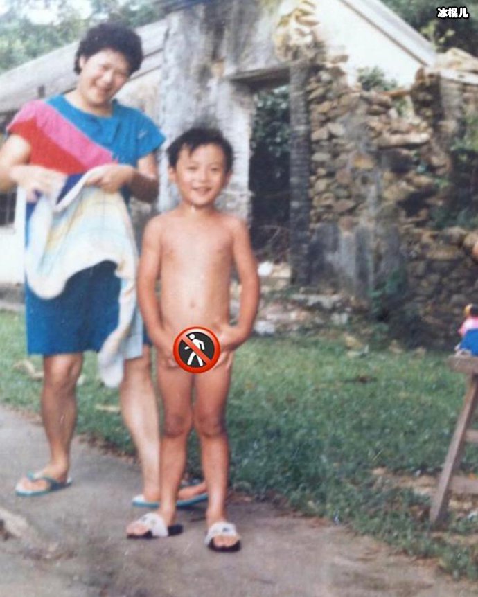 余文乐全裸照曝光为何遭网友笑称有点可爱! 隐私部位打马赛克逗笑网