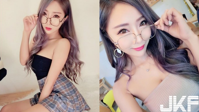 嫩乳眼鏡娘！32F兇猛上圍，穿上緊身小背心真的要滿到爆出來了….