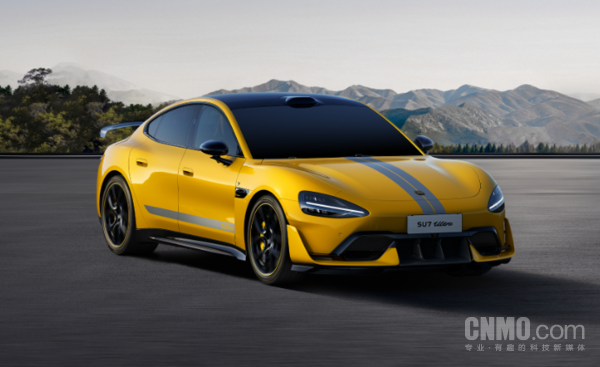 小米SU7 Ultra 新疆一小米SU7 Ultra从山上翻滚10多米而下 车主无碍