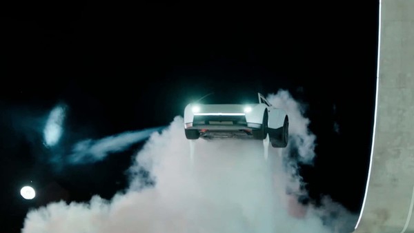 特斯拉第二代Roadster 零百近1秒!特斯拉发布第二代Roadster 计划2028年上市